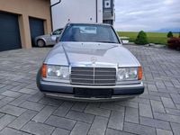 Gebraucht Mercedes E300 106 PS (77 kW) 1992 Silber Limousine