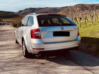 gebraucht Skoda Octavia Combi 16 TDI Style DSG