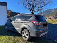 Gebraucht Ford Kuga Titanium 150 PS (110 kW) 2017 Grau SUV