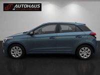 Gebraucht Hyundai i20 Life 84 PS (61 kW) 2015 Blau Limousine