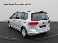 Gebraucht VW Touran 122 PS (89 kW) 2022 Silber  metallic Van / Kleinbus