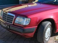 Gebraucht Mercedes 230 132 PS (97 kW) 1988 Rot Coupé