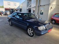 Gebraucht Mercedes E200 136 PS (100 kW) 1994 Blau Limousine