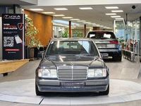 Gebraucht Mercedes E300 103 PS (75 kW) 1989 Schwarz Limousine