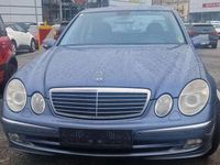 Gebraucht Mercedes E220 150 PS (110 kW) 2002 Blau Limousine