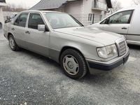 Gebraucht Mercedes E300 103 PS (75 kW) 1990 Silber Limousine