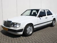 Gebraucht Mercedes 300 116 PS (85 kW) 1985 Weiß Limousine