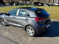 gebraucht Kia Rio Rio1,25 MPI Silber ISG