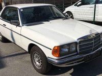 Gebraucht Mercedes 230 136 PS (100 kW) 1978 Weiß Coupé