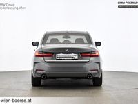 Gebraucht BMW 318 Efficient Dynamics 150 PS (110 kW) 2024 Grau Limousine