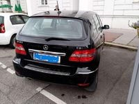Gebraucht Mercedes 180 109 PS (80 kW) 2012 Schwarz Limousine