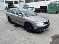 gebraucht Skoda Octavia Scout 4X4 20 TDI Combi navi xenon