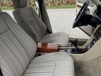 Gebraucht Mercedes E220 150 PS (110 kW) 1993 Rot Limousine