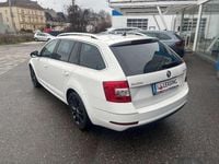 gebraucht Skoda Octavia Combi 1,6 TDI Style DSG*PDC*NAVI*APP*SZH*PANO