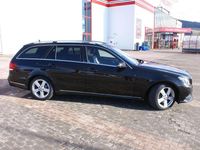 Gebraucht Mercedes E220 Avantgarde 170 PS (125 kW) 2016 Schwarz Kombi