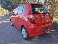Gebraucht Hyundai i10 Life 68 PS (50 kW) 2012 Rot Kleinwagen