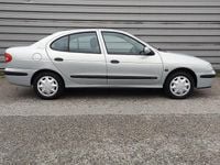 Gebraucht Renault Mégane II 95 PS (69 kW) 2002 Gris boreal silber metallic Limousine