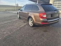 Gebraucht Skoda Octavia Elegance 150 PS (110 kW) 2014 Braun Kleinwagen