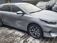 Neu Kia Ceed Sportswagon 140 PS (102 kW) 2025 Silber Kombi