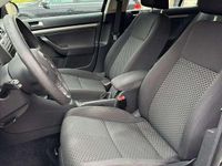 Gebraucht VW Golf VI 105 PS (77 kW) 2011 Schwarz Kleinwagen