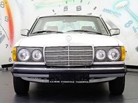Gebraucht Mercedes 300 125 PS (91 kW) 1985 Weiss Coupé
