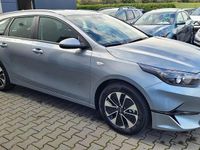 Neu Kia Ceed Sportswagon 140 PS (102 kW) 2025 Silber Kombi