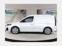 Neu Ford Tourneo Trend 90 PS (66 kW) 2025 Weiß Abholung