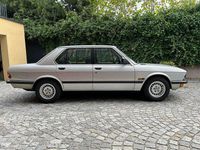 Gebraucht BMW 520 125 PS (91 kW) 1982 Silber Limousine