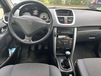 Gebraucht Peugeot 207 Allure 92 PS (67 kW) 2012 Limousine