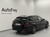 Gebraucht BMW 320 Shadowline 190 PS (139 kW) 2025 Saphirschwarz Kombi
