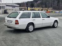 Gebraucht Mercedes E220 150 PS (110 kW) 1994 Weiß Kombi