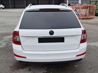 gebraucht Skoda Octavia Combi 16 TDI Style DSG