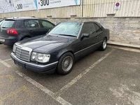Gebraucht Mercedes E220 150 PS (110 kW) 1992 Schwarz Coupé