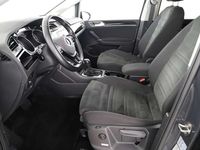 Gebraucht VW Touran Highline 150 PS (110 kW) 2022 Dunkelgrau  normal Van / Kleinbus