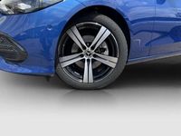 Gebraucht Mercedes C180 Avantgarde 170 PS (125 kW) 2024 Blau Limousine