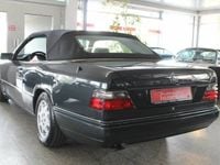 Gebraucht Mercedes E300 220 PS (161 kW) 1996 Schwarz Cabrio
