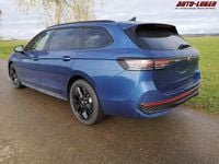 Neu VW Passat R-line 193 PS (141 kW) 2025 Reefblau metallic Kombi