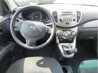 Gebraucht Hyundai i10 Life 69 PS (50 kW) 2012 Weiß Kleinwagen