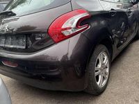 Gebraucht Peugeot 208 Active 92 PS (67 kW) 2013 Kleinwagen