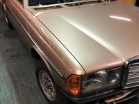 Gebraucht Mercedes 280 185 PS (136 kW) 1984 Gold Coupé