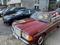 Gebraucht Mercedes 200 109 PS (80 kW) 1983 Rot Limousine