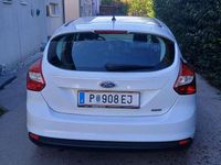 Gebraucht Ford Focus 101 PS (74 kW) 2013 Weiß Limousine