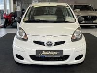 Gebraucht Toyota Aygo 68 PS (50 kW) 2011 Weiß Kleinwagen