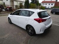 Gebraucht Toyota Auris Hybrid Active 99 PS (72 kW) 2014 Weiß Limousine