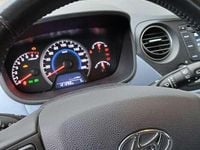 Gebraucht Hyundai i10 Comfort 65 PS (47 kW) 2015 Weiß Kleinwagen