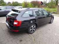 gebraucht Skoda Octavia Combi 1,6 TDI Greenline *NAVI*SHZ*KAMERA*