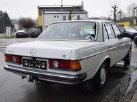 Gebraucht Mercedes 200 94 PS (69 kW) 1980 Weiß Limousine