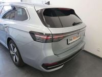 Gebraucht VW Passat Elegance 150 PS (110 kW) 2025 Silber  metallic Kombi