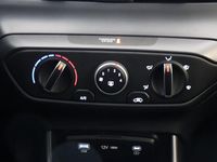 gebraucht Hyundai i20 GO 1.2 MPI 58 kW (79 PS) Licht Paket! Navigationssystem, Bluetooth, DAB, Klimaanlage, Rückfahrkamera, Apple CarPlay, Android Auto, PDC hinten, Sitzheizung, Lenkradheizung, Spurassistent, Tempomat uvm.