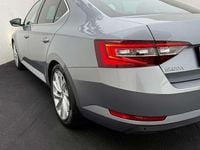 Gebraucht Skoda Superb Style 150 PS (110 kW) 2016 Grau Kleinwagen
